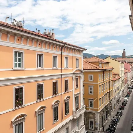 公寓 ~ Cozy ~ Center Train Station 的里雅斯特