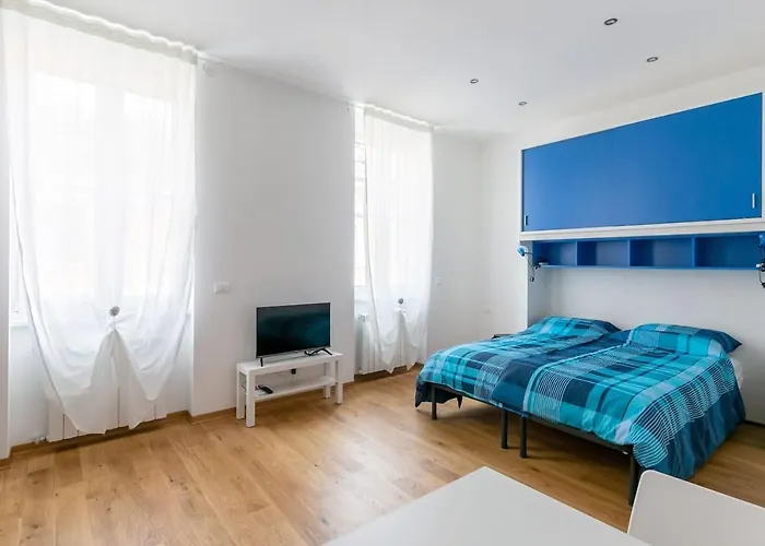 ~ Cozy ~ Center Train Station * Triëst